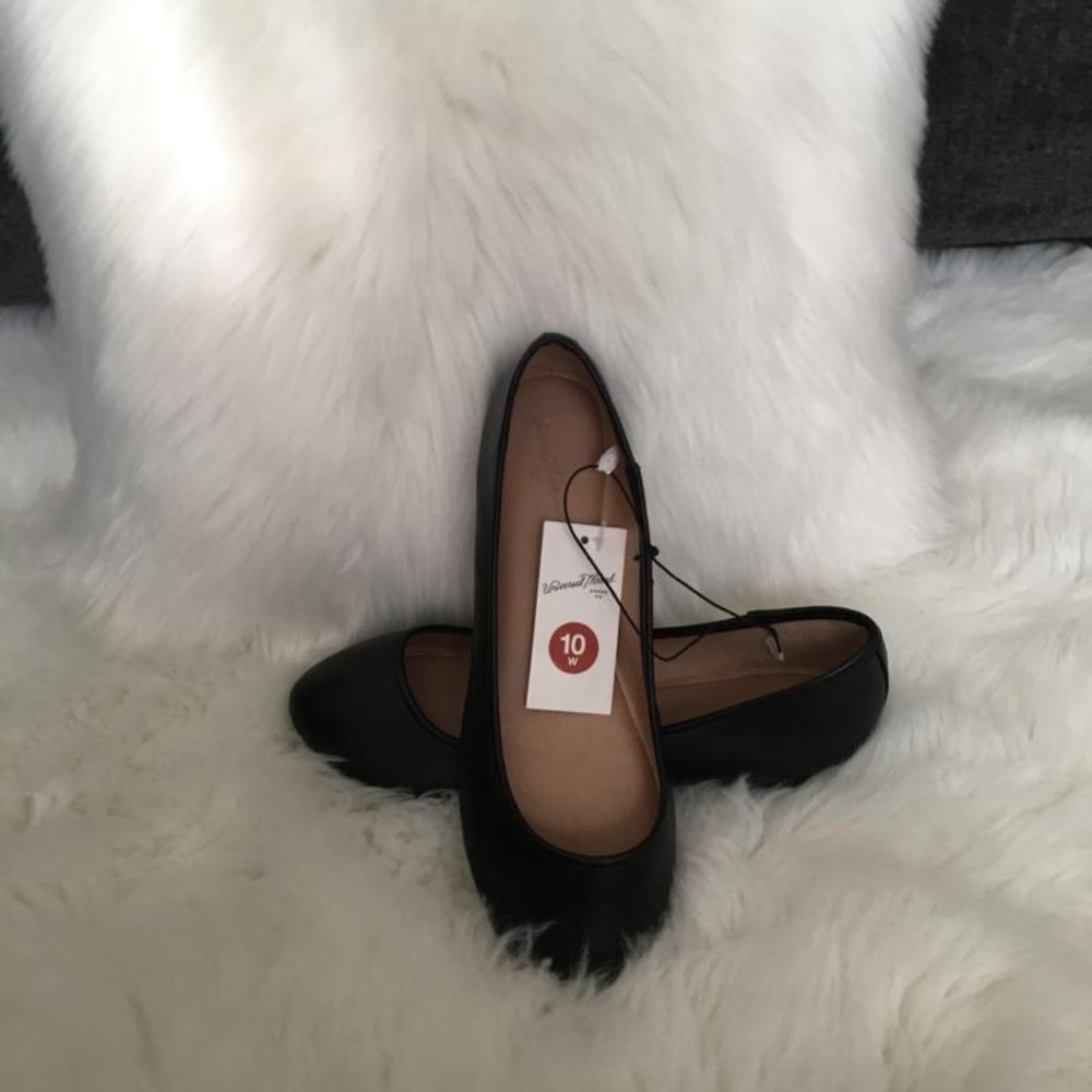 Black flat shoes